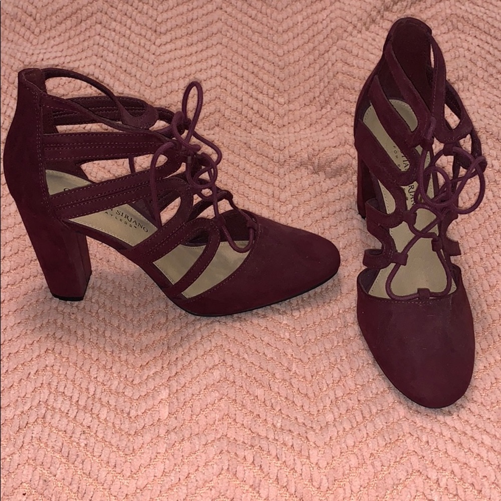 Cut-out heel